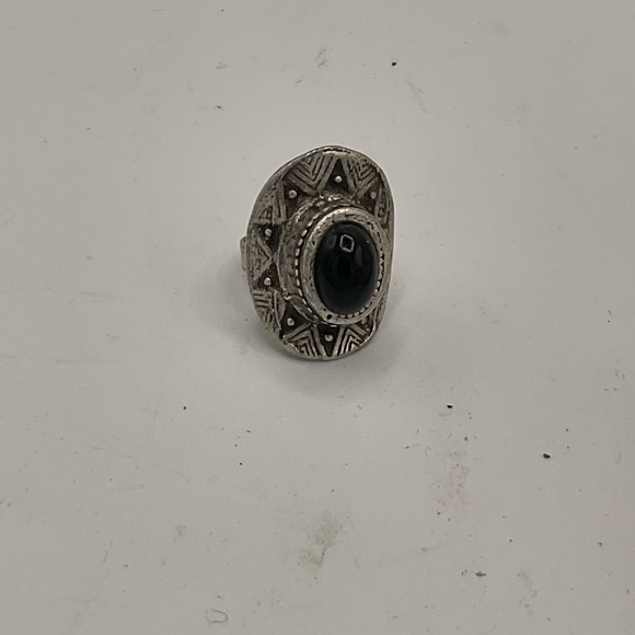 “VINTAGE SILVER RING” Large Oval Shape with Central Black GemStone. - Picture 5 of 13